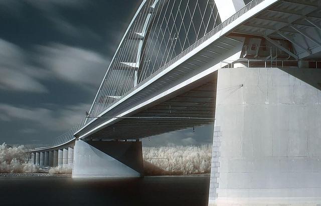 Kreatív - Pentele-híd infrában...